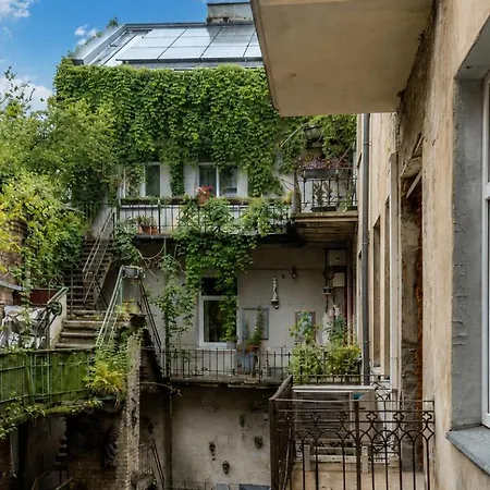 Tyzenhauz 5 Min Walk To Old Town Apartamento